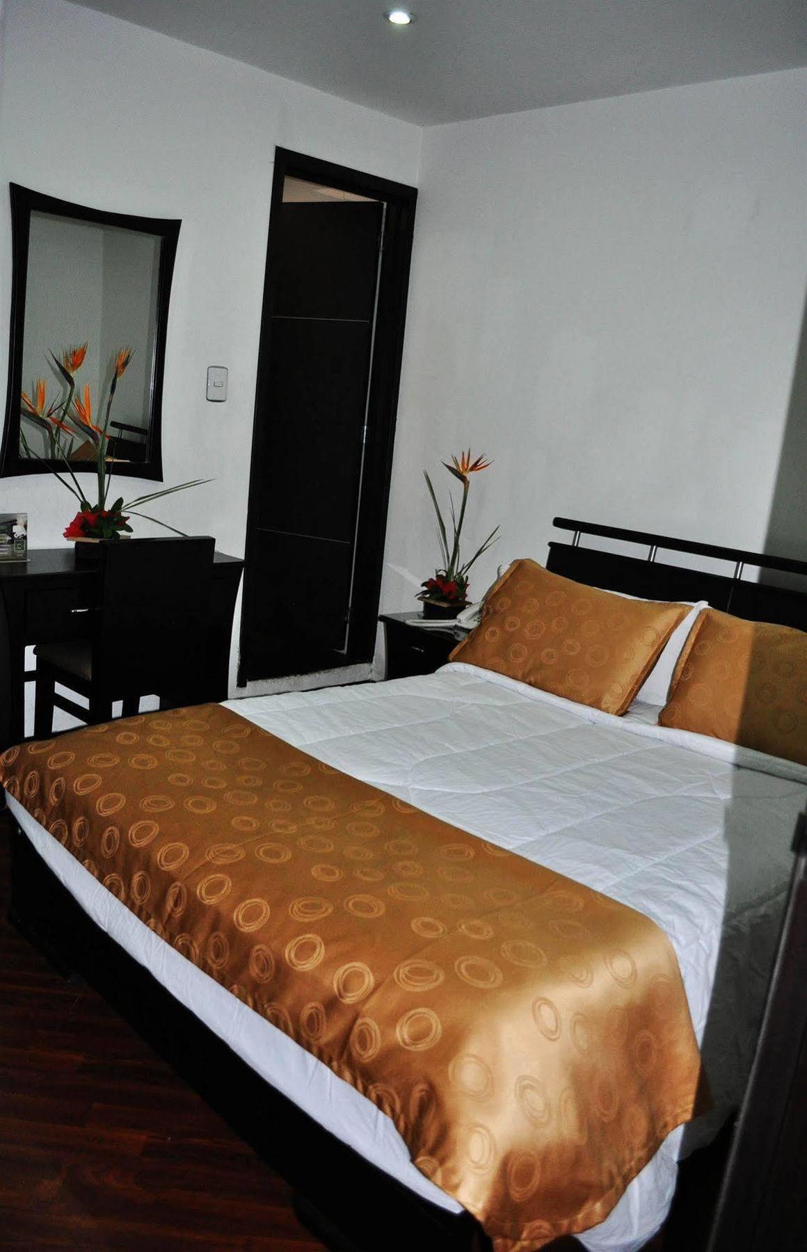 Hotel Quality Comfort House Богота Экстерьер фото